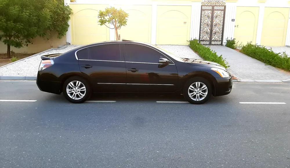 Nissan Altima 2.5SL Top 2012 Model No1 Option Sunroof push Start fully Automatic GCC Family Used Sal - Image 12