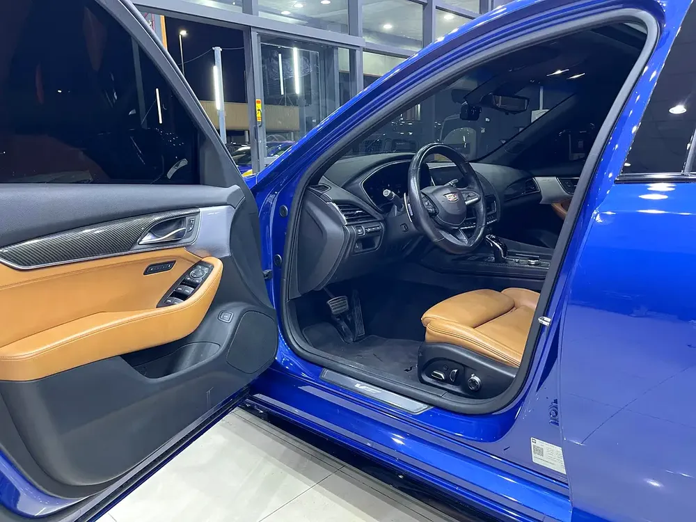 2021 Cadillac CT5 V-Series - GCC Specs - WARRANTY AND SERVICE CONTRACT WITH DEALER - Image 10