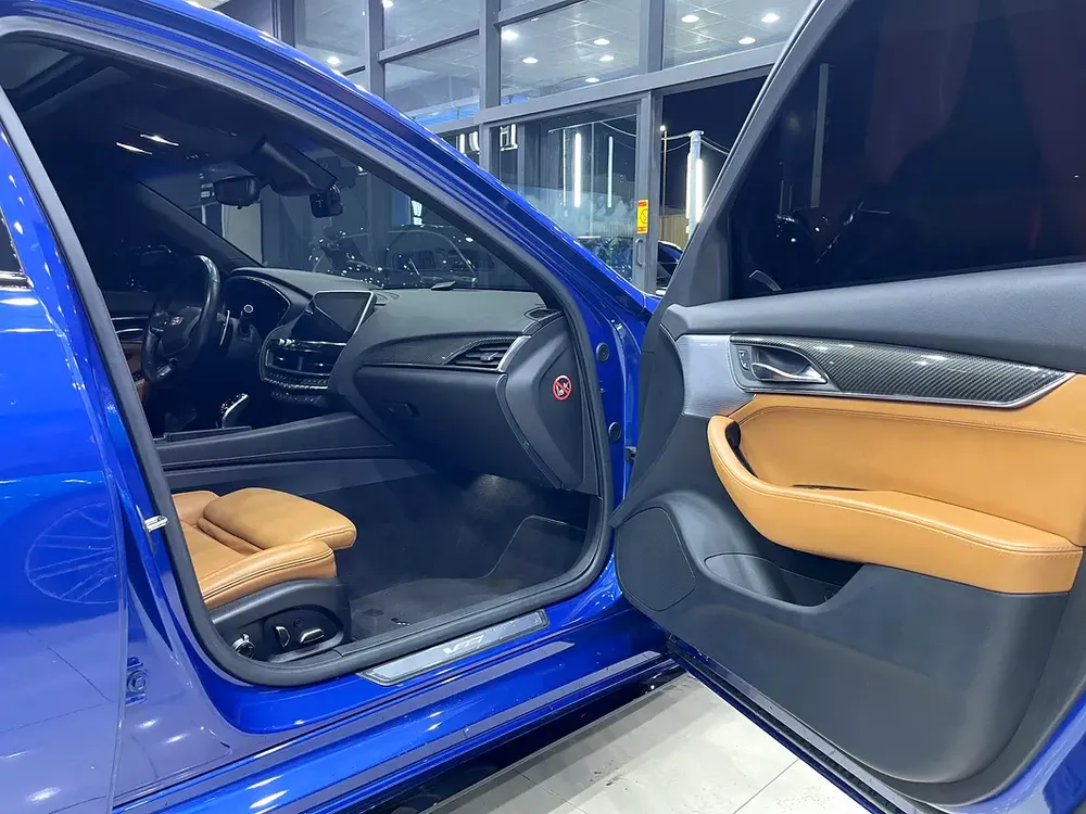 2021 Cadillac CT5 V-Series - GCC Specs - WARRANTY AND SERVICE CONTRACT WITH DEALER - Image 12