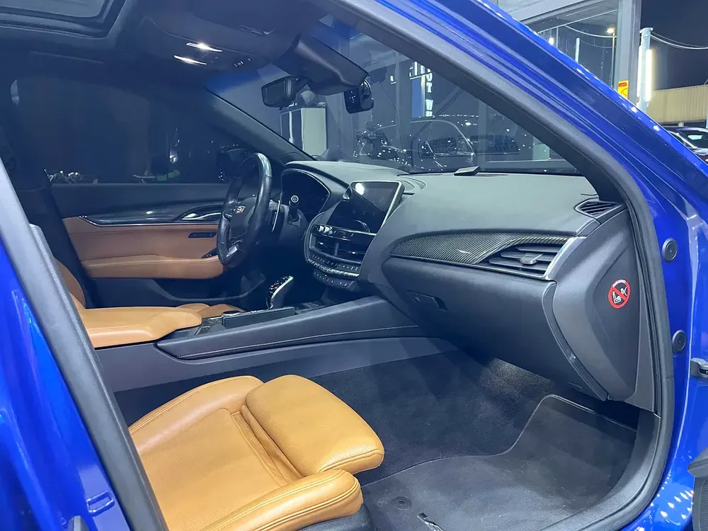 2021 Cadillac CT5 V-Series - GCC Specs - WARRANTY AND SERVICE CONTRACT WITH DEALER - Image 13