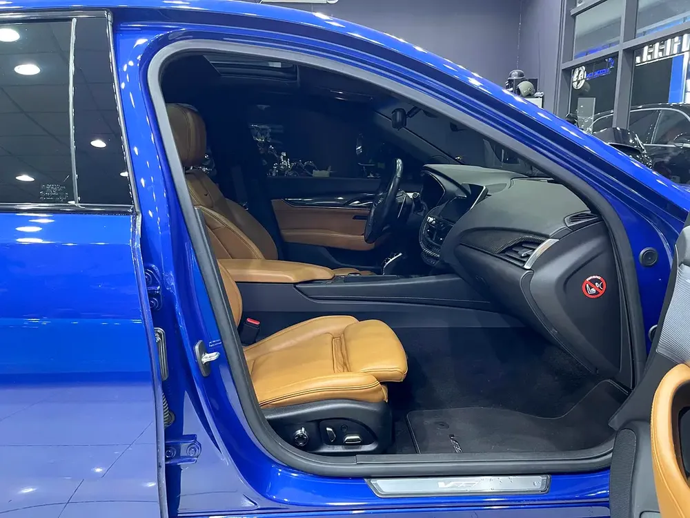 2021 Cadillac CT5 V-Series - GCC Specs - WARRANTY AND SERVICE CONTRACT WITH DEALER - Image 14