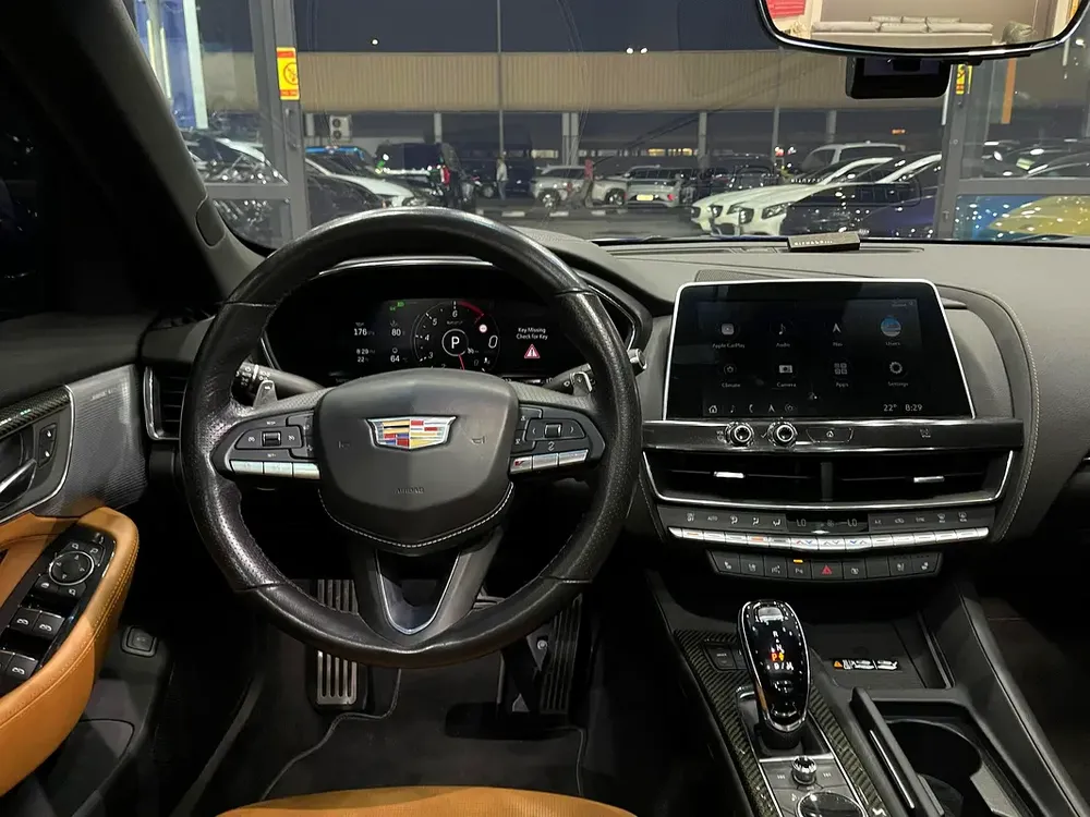 2021 Cadillac CT5 V-Series - GCC Specs - WARRANTY AND SERVICE CONTRACT WITH DEALER - Image 18