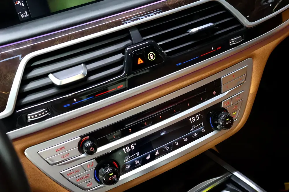 2017!! BMW 750li XDrive || GCC || Super Clean - Image 10