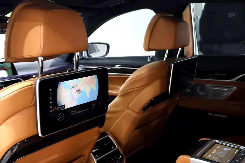 2017!! BMW 750li XDrive || GCC || Super Clean - Image 12