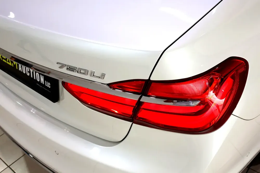 2017!! BMW 750li XDrive || GCC || Super Clean - Image 18