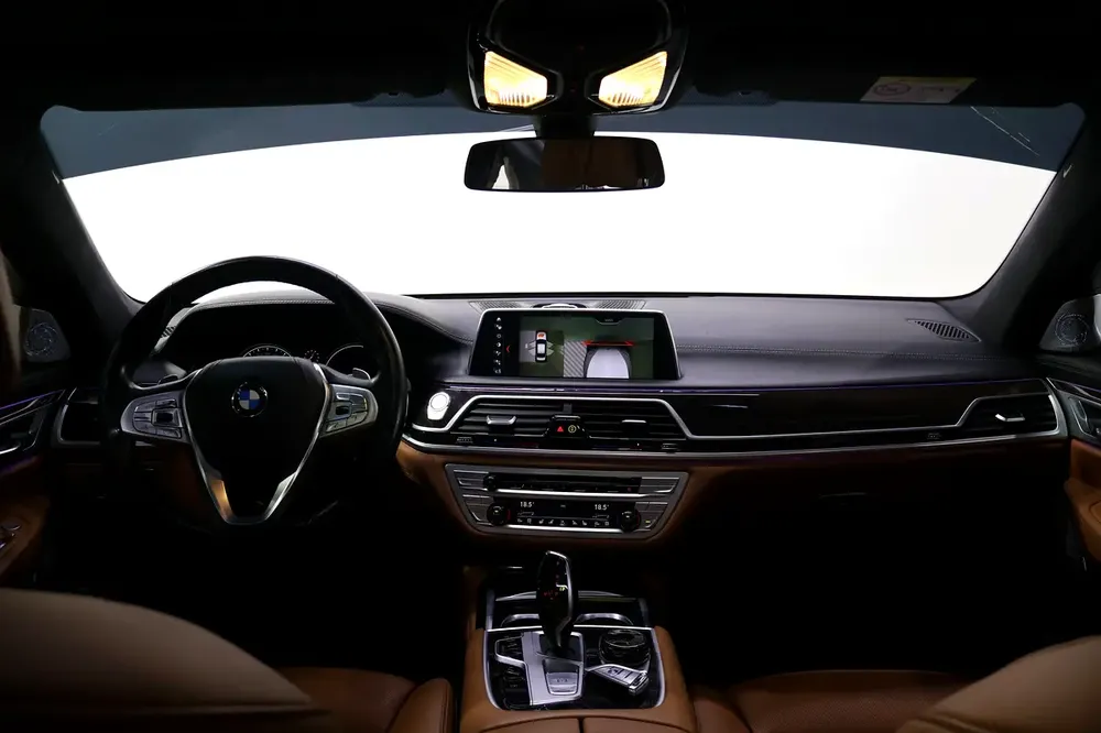 2017!! BMW 750li XDrive || GCC || Super Clean - Image 5