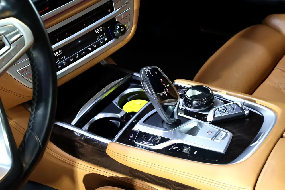 2017!! BMW 750li XDrive || GCC || Super Clean - Image 8