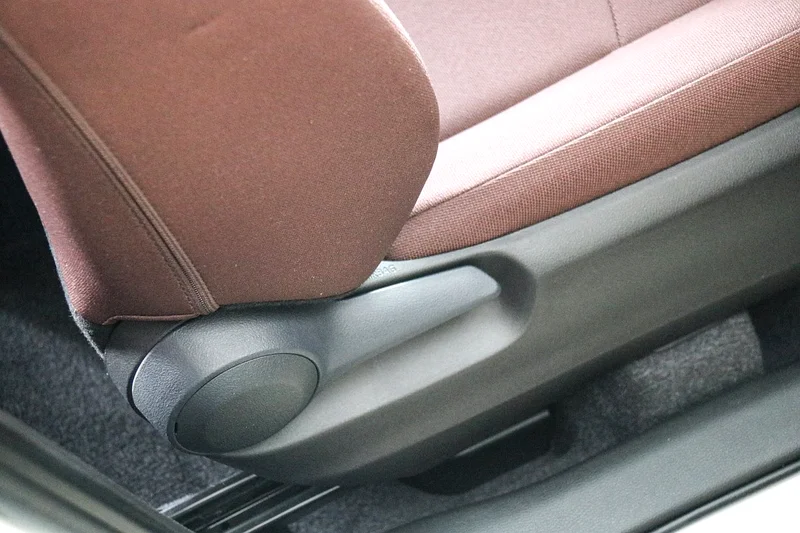 COROLLA CROSS HV MID 2025 - For Export - Image 13
