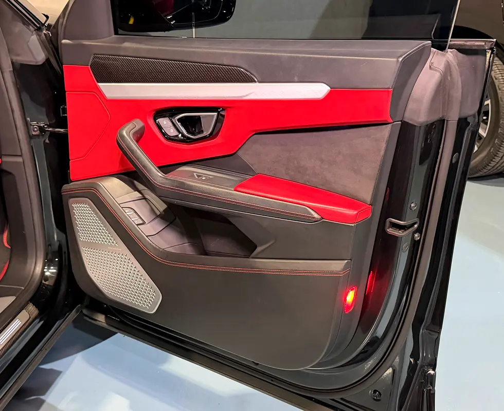 LAMBORGHINI URUS 2021 GCC FHS - Image 10