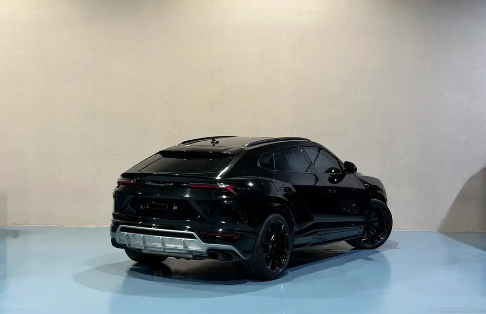 LAMBORGHINI URUS 2021 GCC FHS - Image 4