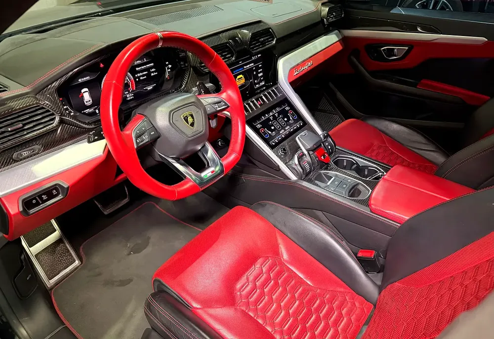 LAMBORGHINI URUS 2021 GCC FHS - Image 7