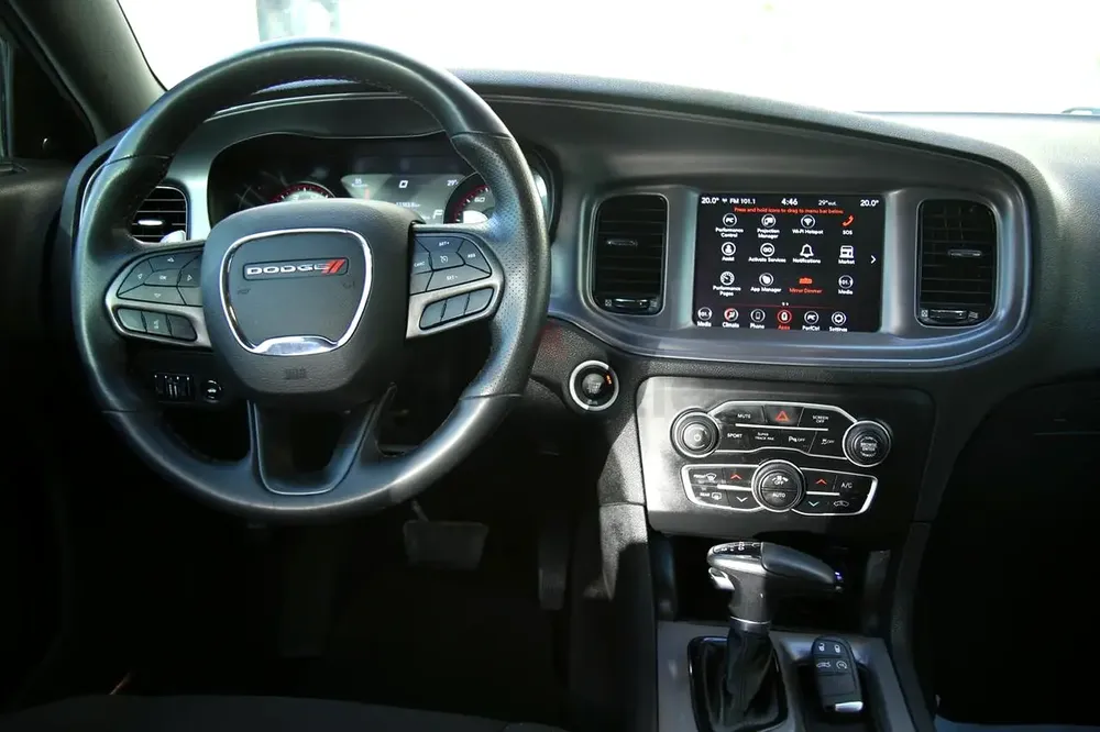 CHARGER R/T 5.7L V8 | LAST CALL | LOW KM | 3 YEAR WARRANTY + SERVICE CONTRACT | 2 Original Keys - Image 13