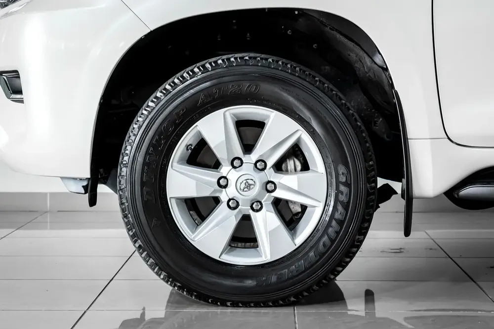 1 YR WARRANTY | GCC | 4.0L | AED 2333 PM - Image 8