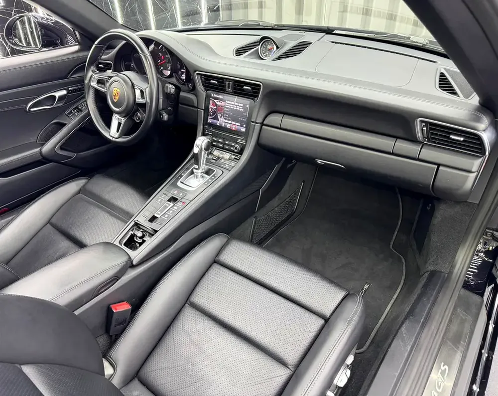Porsche 911 Targa 4 GTS 2019 European specs for 439,000.00 AED - Image 11
