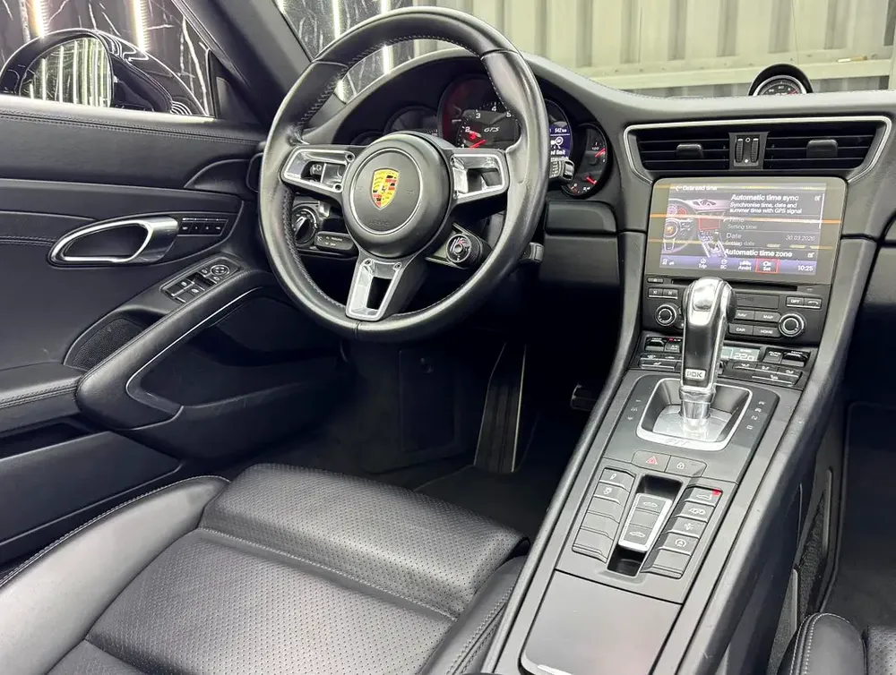 Porsche 911 Targa 4 GTS 2019 European specs for 439,000.00 AED - Image 17