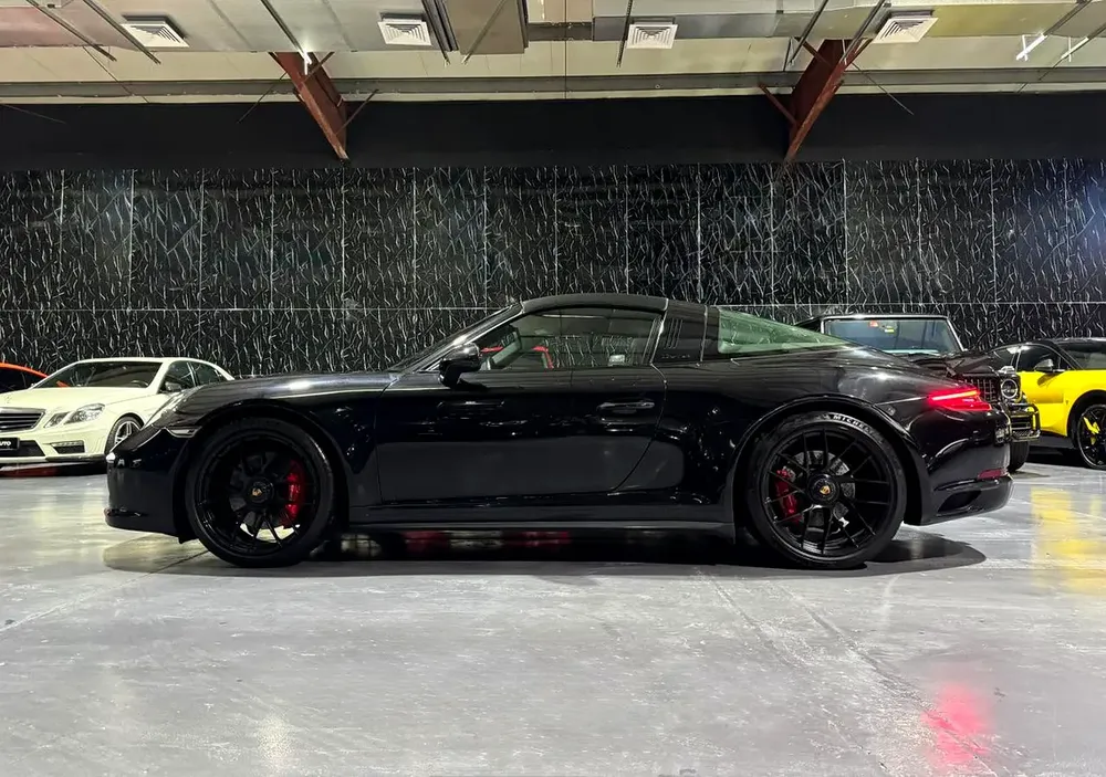 Porsche 911 Targa 4 GTS 2019 European specs for 439,000.00 AED - Image 6