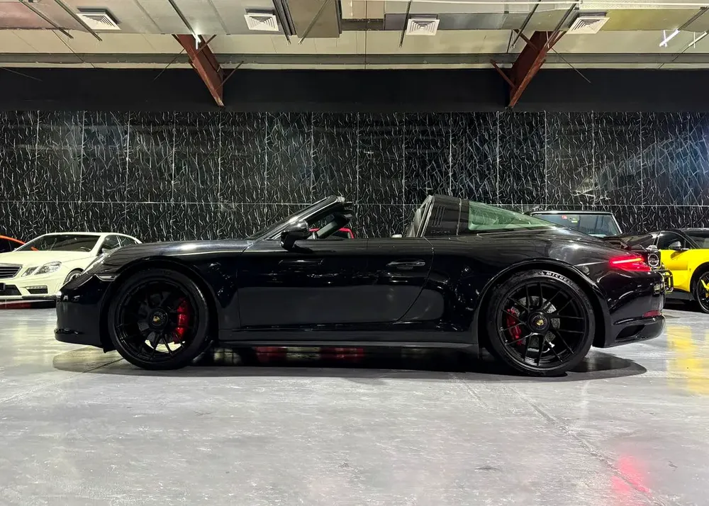 Porsche 911 Targa 4 GTS 2019 European specs for 439,000.00 AED - Image 8