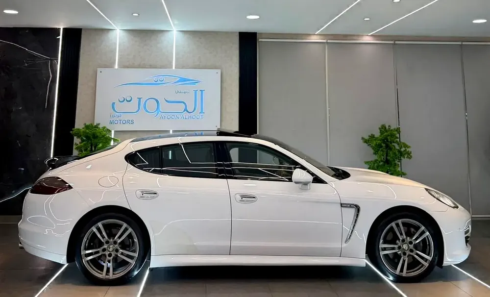 BEST PORSCHE PANAMERA PLATINUM EDITION|| TOP OPTIONS || GCC || ACCIDENT FREE || UNIQUE || 115k MILES - Image 11