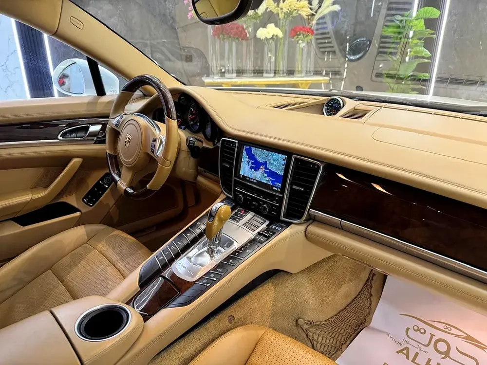 BEST PORSCHE PANAMERA PLATINUM EDITION|| TOP OPTIONS || GCC || ACCIDENT FREE || UNIQUE || 115k MILES - Image 15