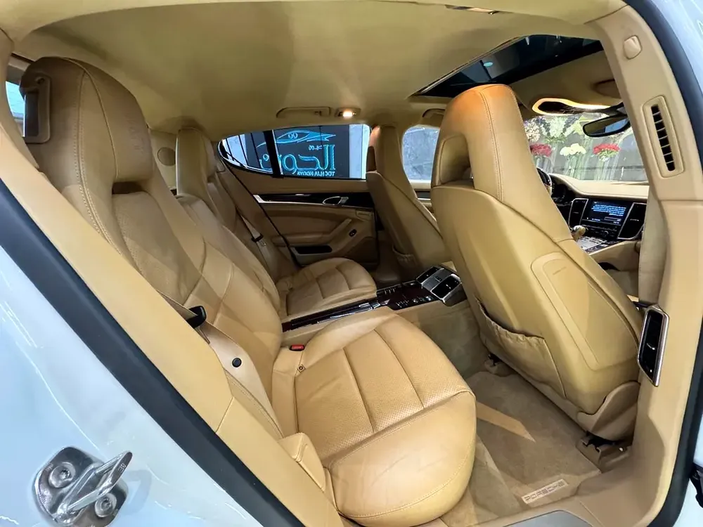 BEST PORSCHE PANAMERA PLATINUM EDITION|| TOP OPTIONS || GCC || ACCIDENT FREE || UNIQUE || 115k MILES - Image 20