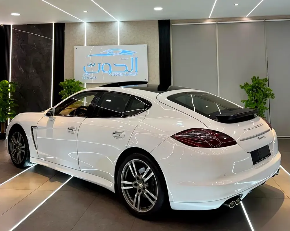 BEST PORSCHE PANAMERA PLATINUM EDITION|| TOP OPTIONS || GCC || ACCIDENT FREE || UNIQUE || 115k MILES - Image 4