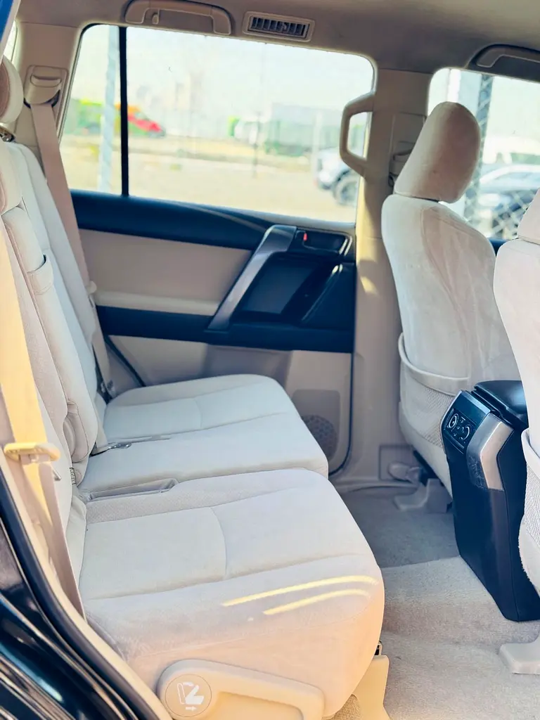 Toyota Prado // Gcc space // Cylinder 4 // Mid Option //Good Conditions - Image 12