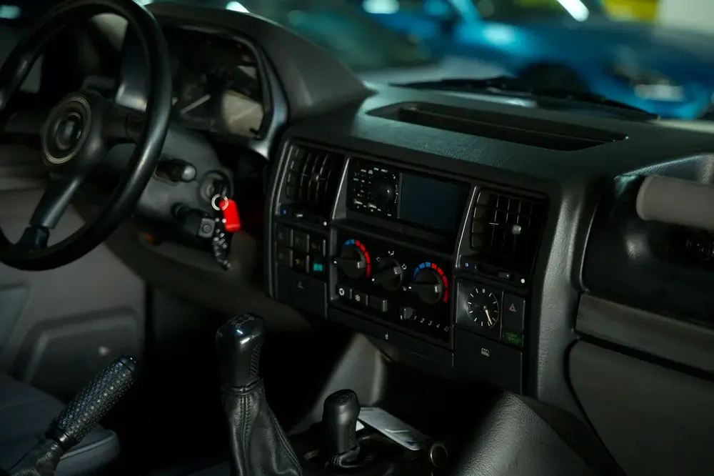 1994 Land Rover Range Rover - GCC Specs - Classic SUV - Image 13