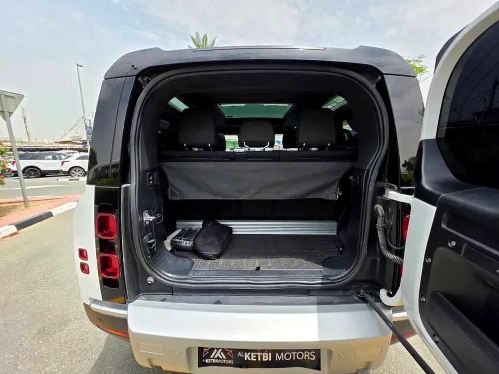Land Rover Defender 90 2022 - American Specs - GCC - Image 10