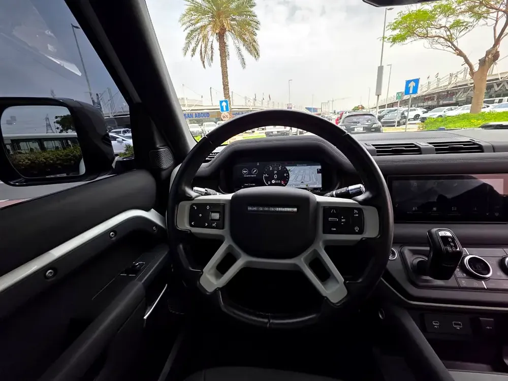 Land Rover Defender 90 2022 - American Specs - GCC - Image 12
