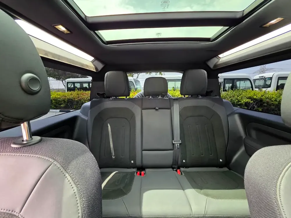 Land Rover Defender 90 2022 - American Specs - GCC - Image 13