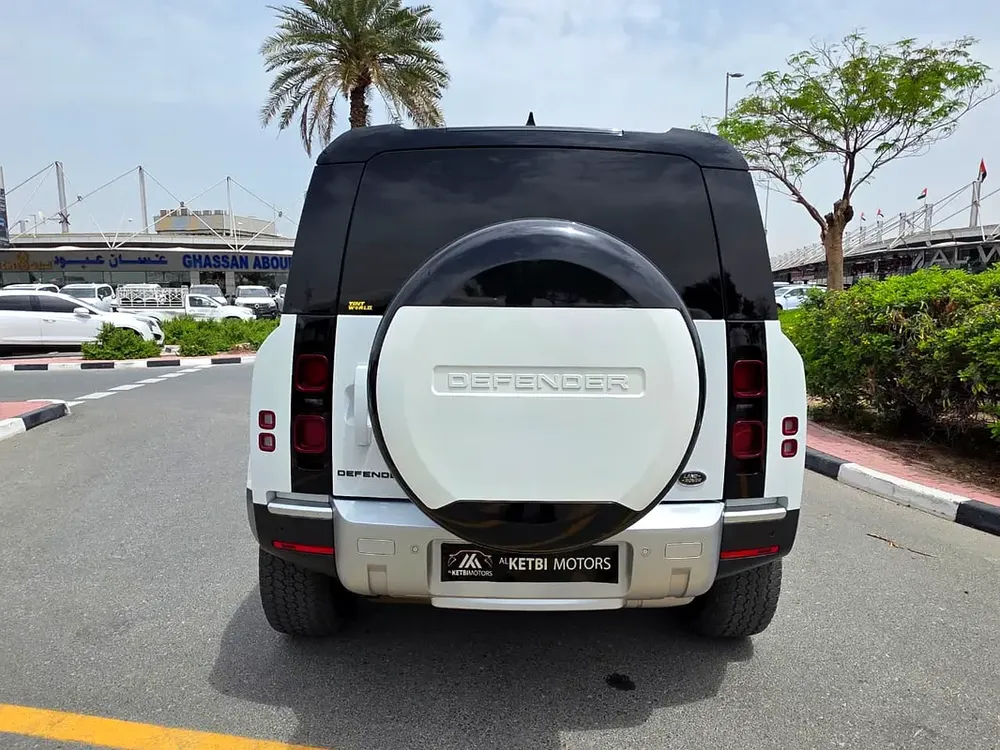 Land Rover Defender 90 2022 - American Specs - GCC - Image 4