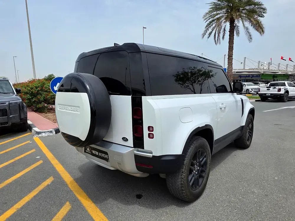 Land Rover Defender 90 2022 - American Specs - GCC - Image 5
