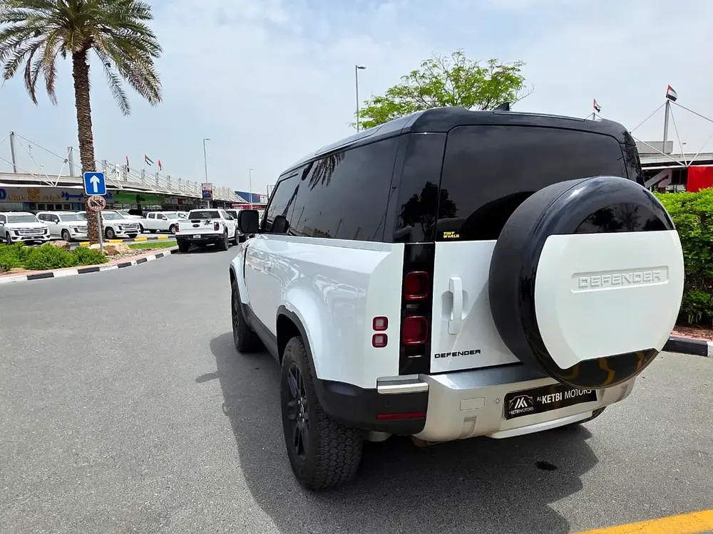 Land Rover Defender 90 2022 - American Specs - GCC - Image 6