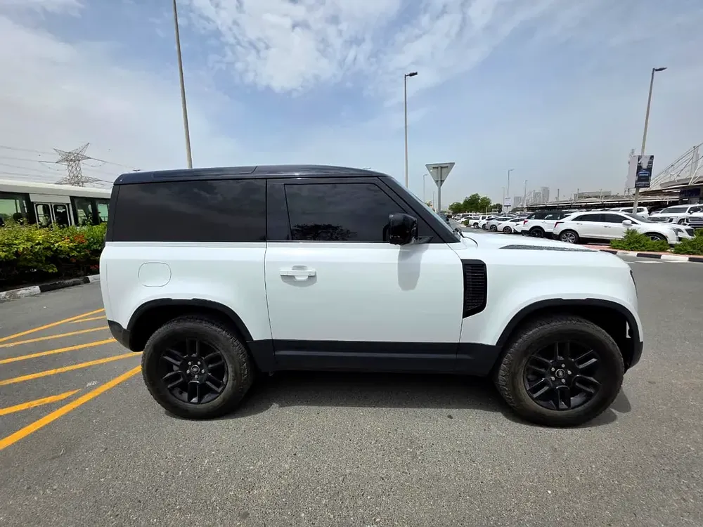Land Rover Defender 90 2022 - American Specs - GCC - Image 7
