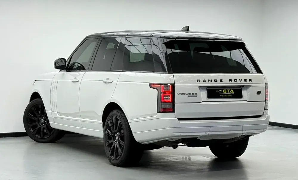 2017 Land Rover Range Rover Vogue Supercharged ,Full Service History ,Excellent Condition, GCC - Image 4