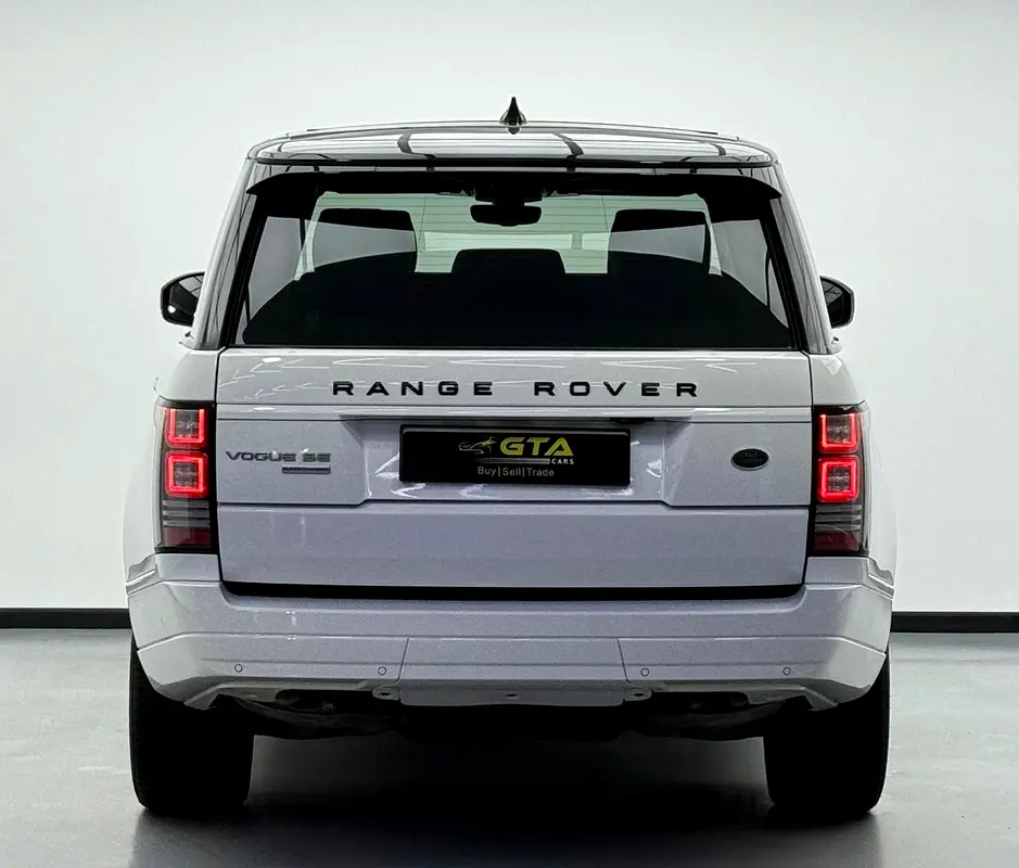 2017 Land Rover Range Rover Vogue Supercharged ,Full Service History ,Excellent Condition, GCC - Image 5