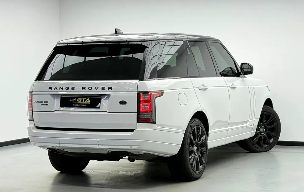 2017 Land Rover Range Rover Vogue Supercharged ,Full Service History ,Excellent Condition, GCC - Image 6