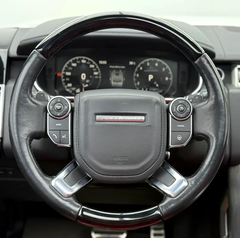 2017 Land Rover Range Rover Vogue Supercharged ,Full Service History ,Excellent Condition, GCC - Image 7