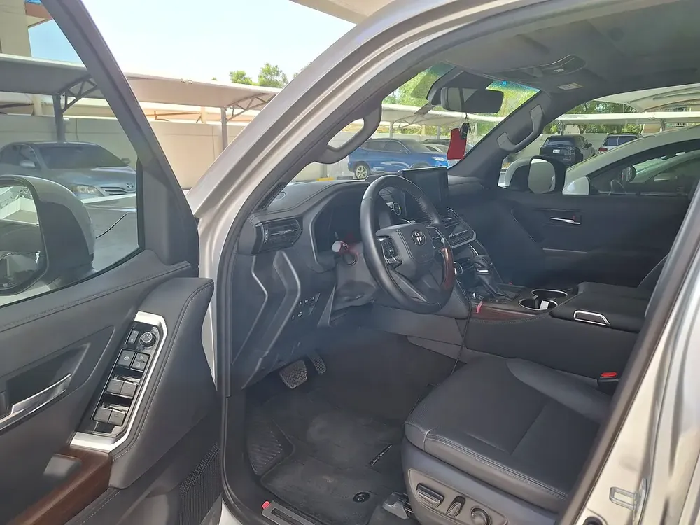 Toyota Land Cruiser GXR 2025 - GCC Specs - Brand New - Image 5