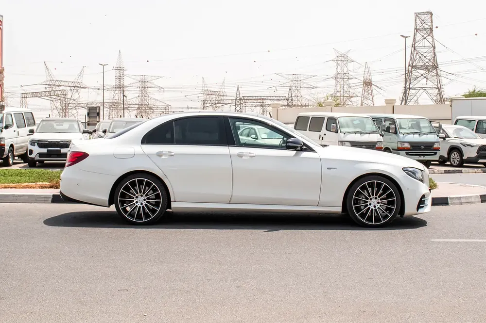 2018 - BENZ E43 - IMMACULATE CONDITION - ONLY 58,000 KM - Image 4