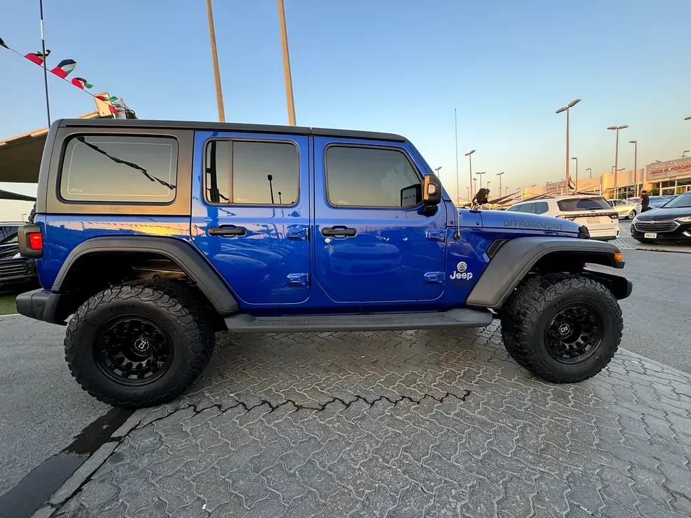 Wrangler Gcc specs in amazing condition with extra modifications - Image 4
