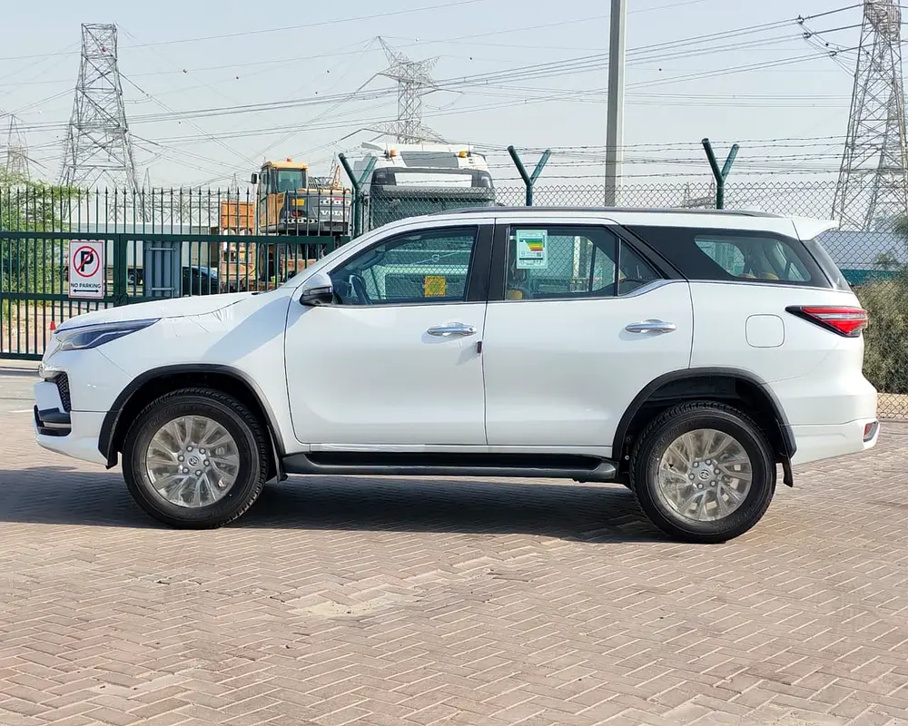 2026 Toyota Fortuner SR5 2.8L 4-Cyl Turbo Diesel A/T AWD 4x4 Export Only - Image 4
