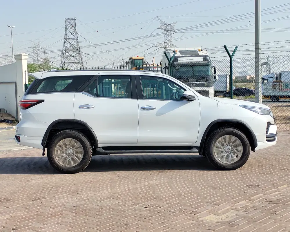 2026 Toyota Fortuner SR5 2.8L 4-Cyl Turbo Diesel A/T AWD 4x4 Export Only - Image 5
