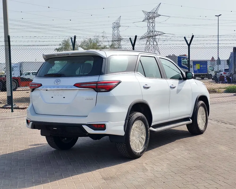 2026 Toyota Fortuner SR5 2.8L 4-Cyl Turbo Diesel A/T AWD 4x4 Export Only - Image 6