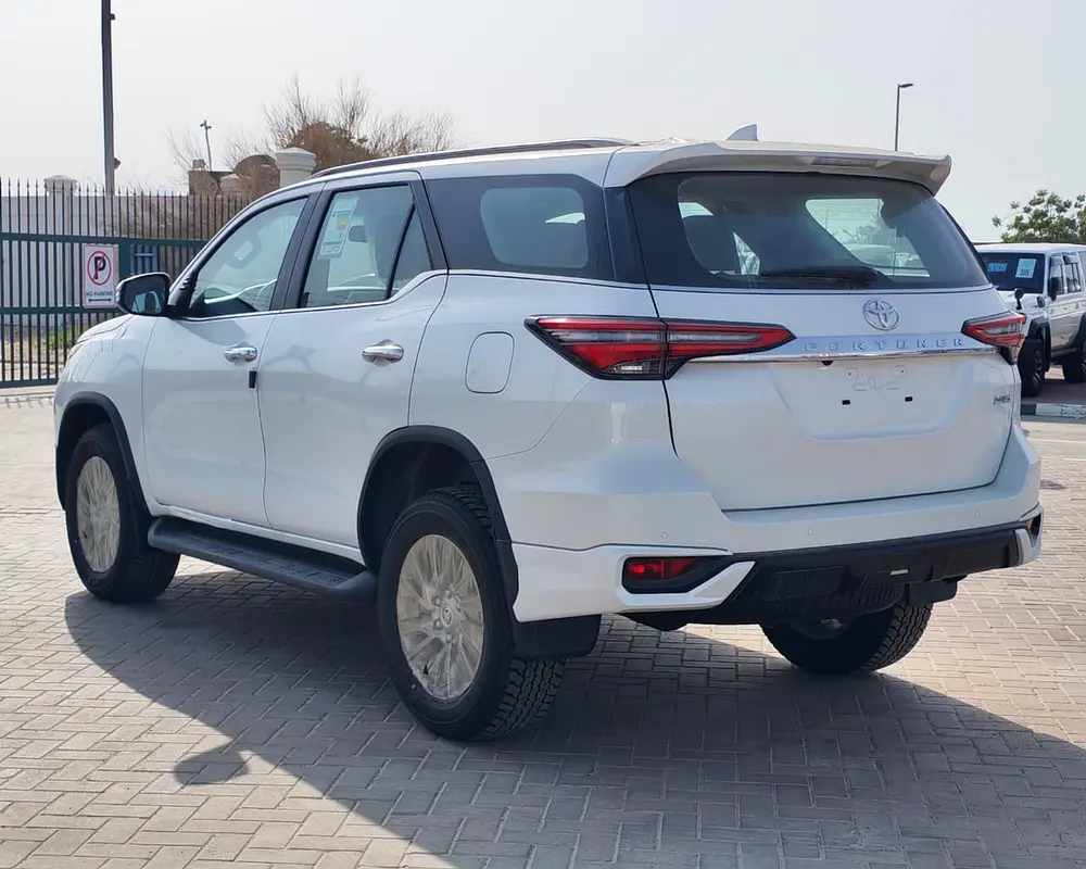 2026 Toyota Fortuner SR5 2.8L 4-Cyl Turbo Diesel A/T AWD 4x4 Export Only - Image 8