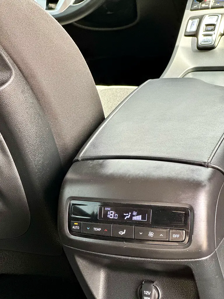 4X4 7-Seater 1270/-AED 2022 Hyundai Palisade Smart  | GCC Specs | Excellent Condition - Image 11