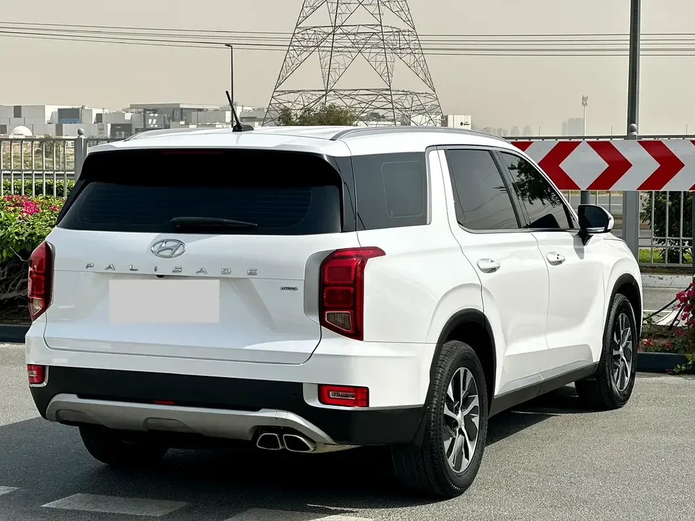 4X4 7-Seater 1270/-AED 2022 Hyundai Palisade Smart  | GCC Specs | Excellent Condition - Image 4