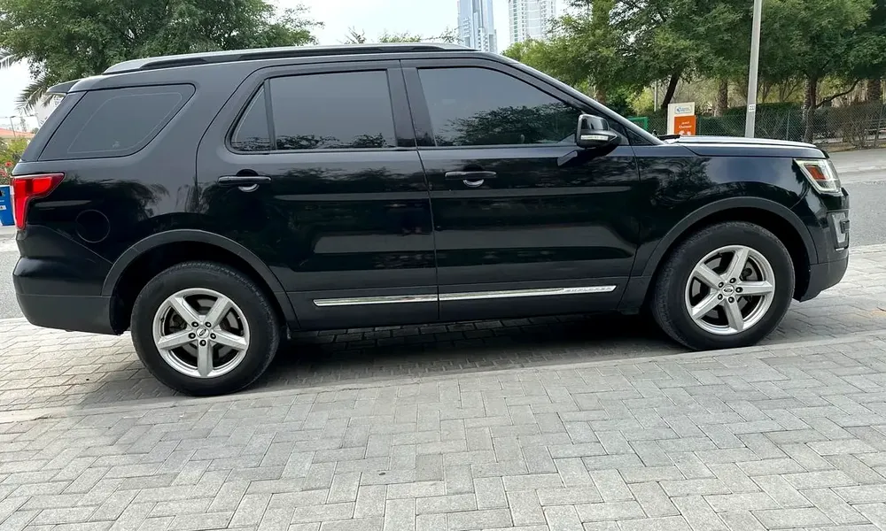 Ford Explorer 2017 XLT, Panoramic roof, GCC, 4WD,  Free of Accidents, Full Service History, Very Cle - Image 6