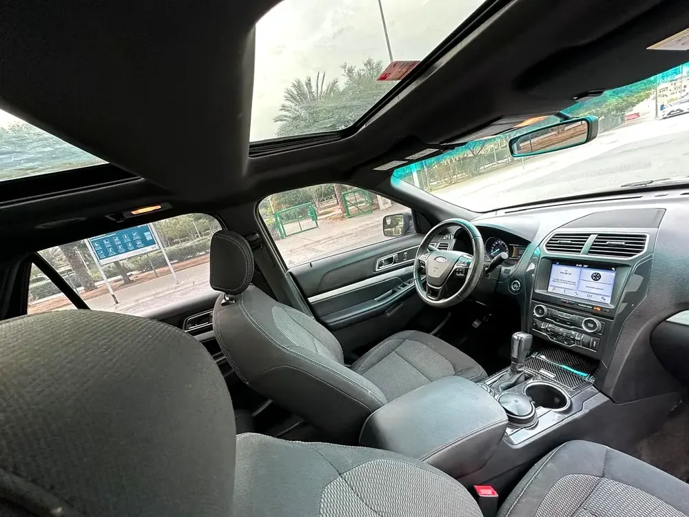 Ford Explorer 2017 XLT, Panoramic roof, GCC, 4WD,  Free of Accidents, Full Service History, Very Cle - Image 9