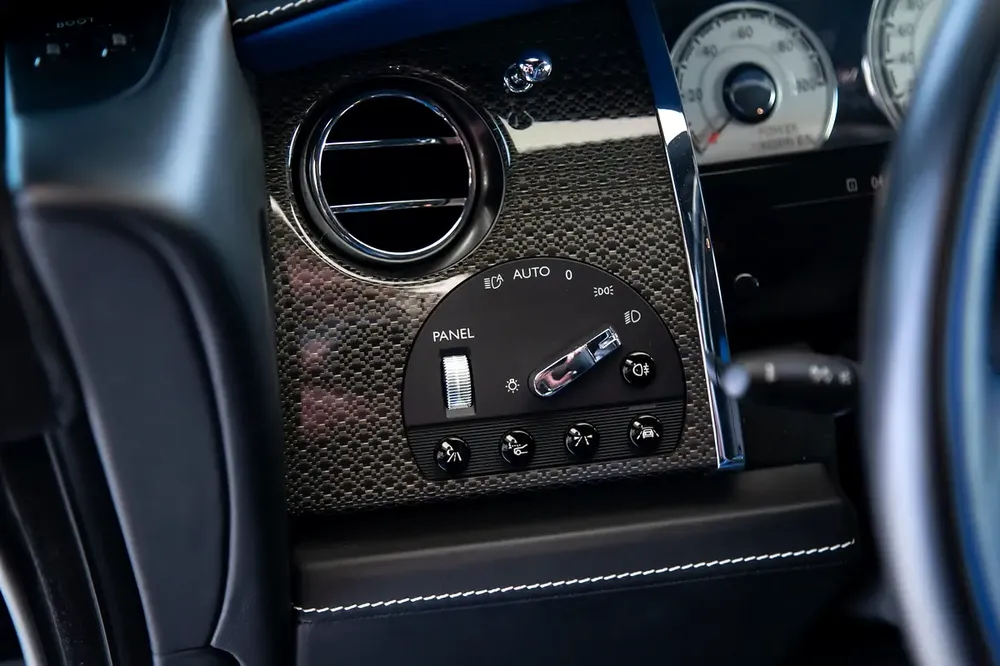 BLACK BAGDE | 4 BUTTONS | TWO TONE INTERIOR | STARLIGHT - Image 6